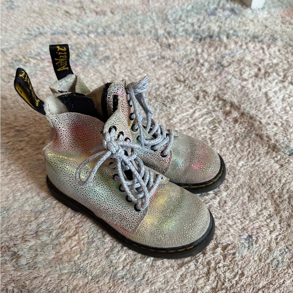 Dr. Martens Kids Boots in Iridescent White - Picture 3 of 5